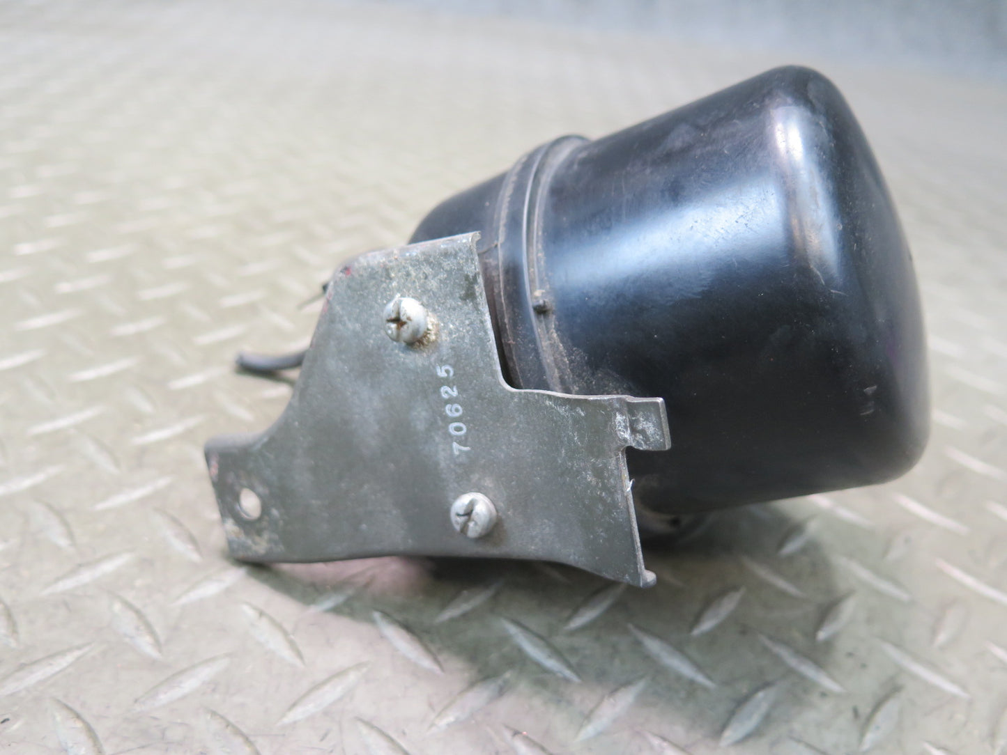 86-89 Nissan Z31 300ZX Vacuum Pump Pressure Tank Canister 92260-21P00 OEM