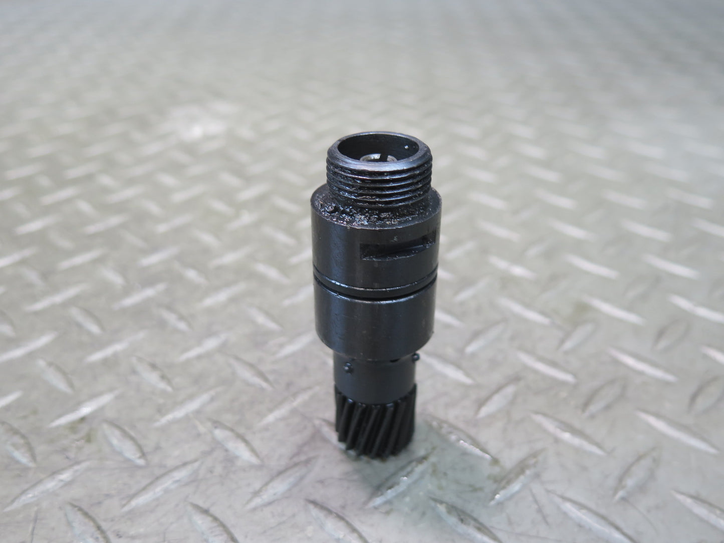 81-83 Datsun 280ZX S130 NA Speedometer Pinion Drive Gear 17 Teeth OEM