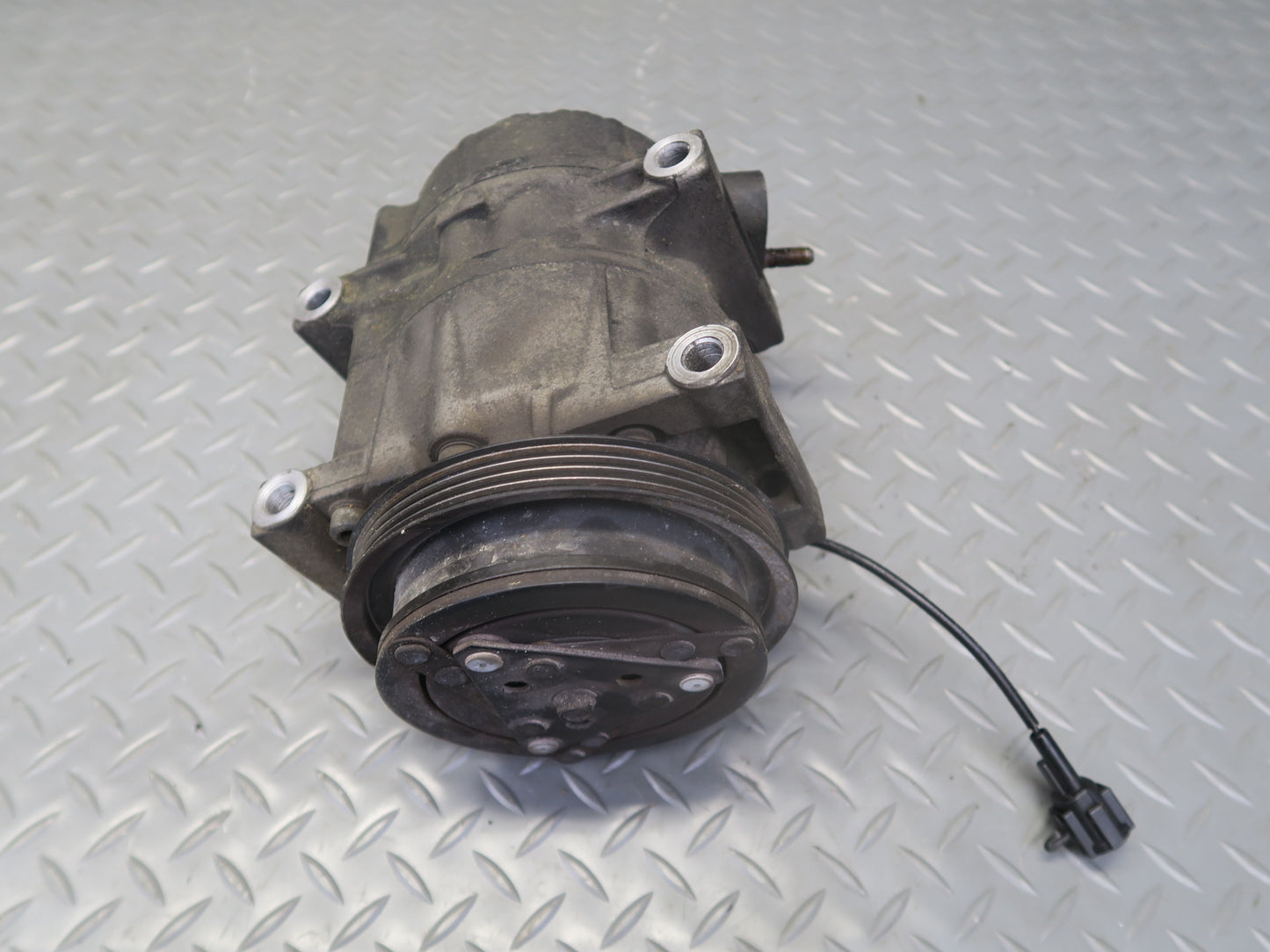 95-97 Nissan Gloria 3.0L A/C Air Conditioning Compressor OEM