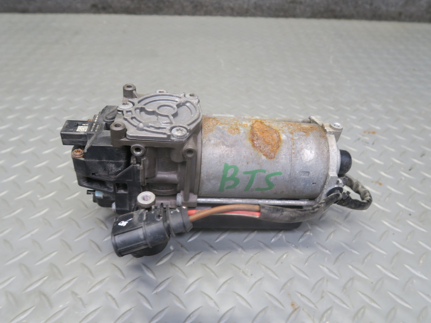 2016-2019 Tesla Model S 75D Air Suspension Compressor Pump