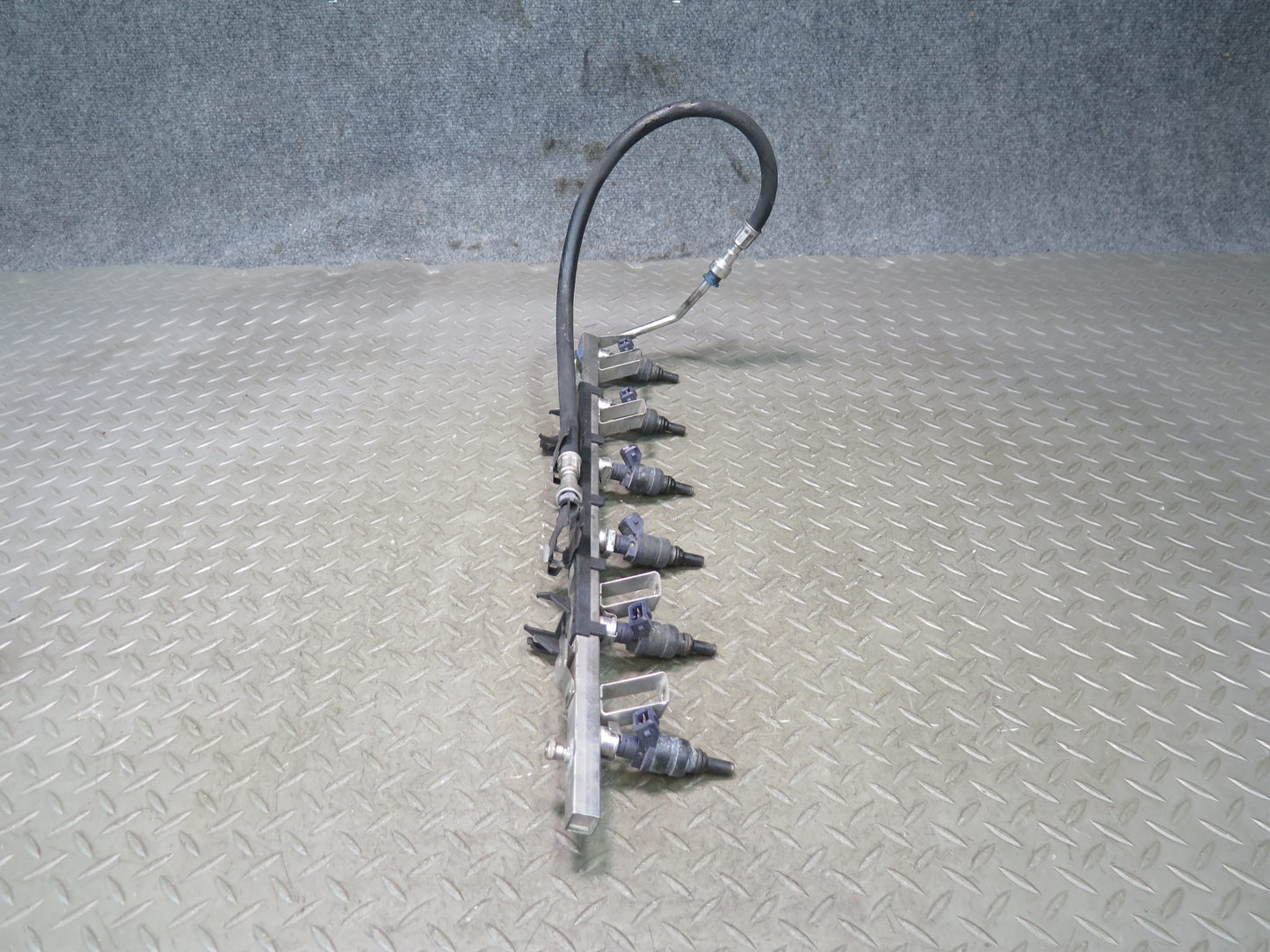 04-06 BMW E46 330ci M54 Engine Fuel Rail w Injector Set OEM