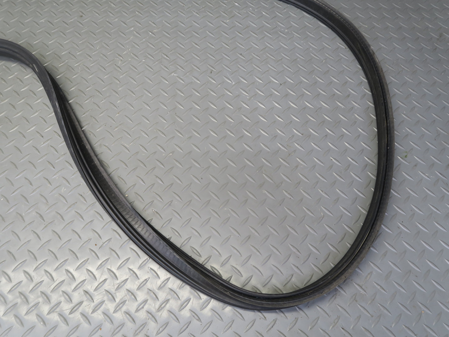 05-13 Chevrolet Corvette C6 Coupe Rear Trunk Weatherstrip Rubber Seal OEM