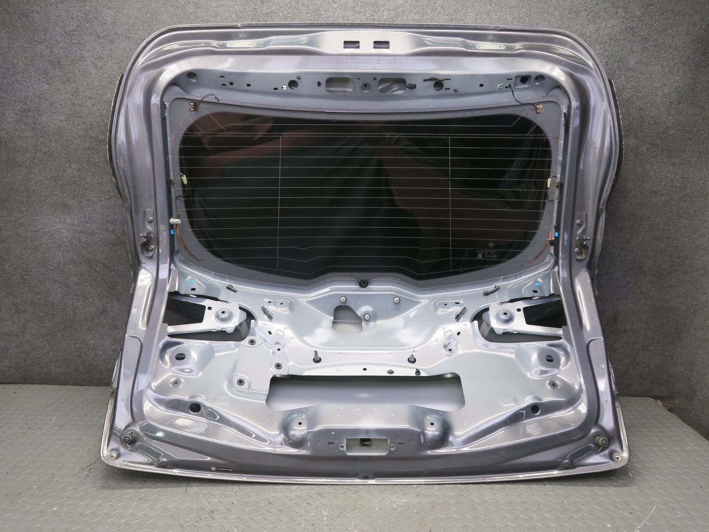 2017-2023 Alfa Romeo Stelvio Q4 Rear Trunk Lid Tail Gate W/ Glass Assembly Gray