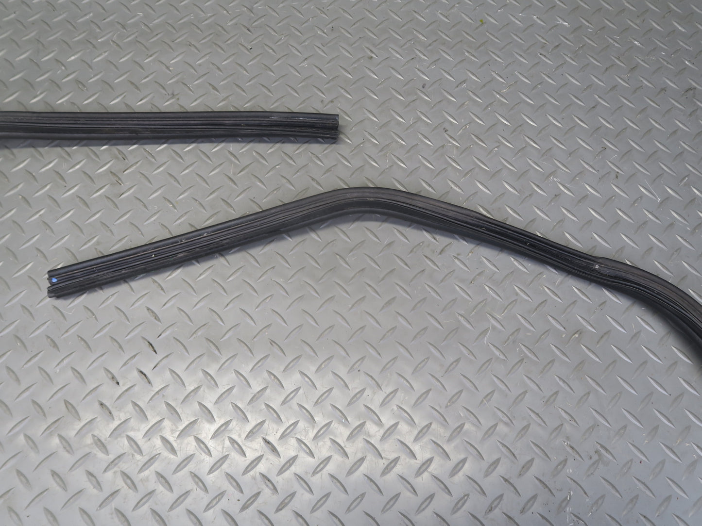 96-02 BMW E36/7 Z3 Roadster Rear Trunk Weatherstrip Rubber Seal OEM