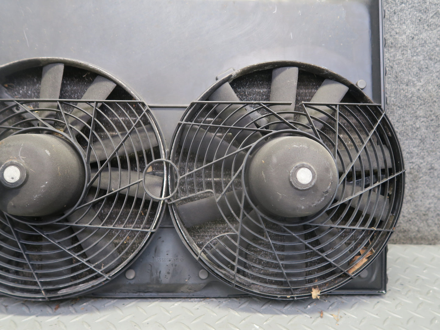 90-93 Mercedes W124 300E A/C Air Condition Condenser w Cooling Fan Shroud OEM