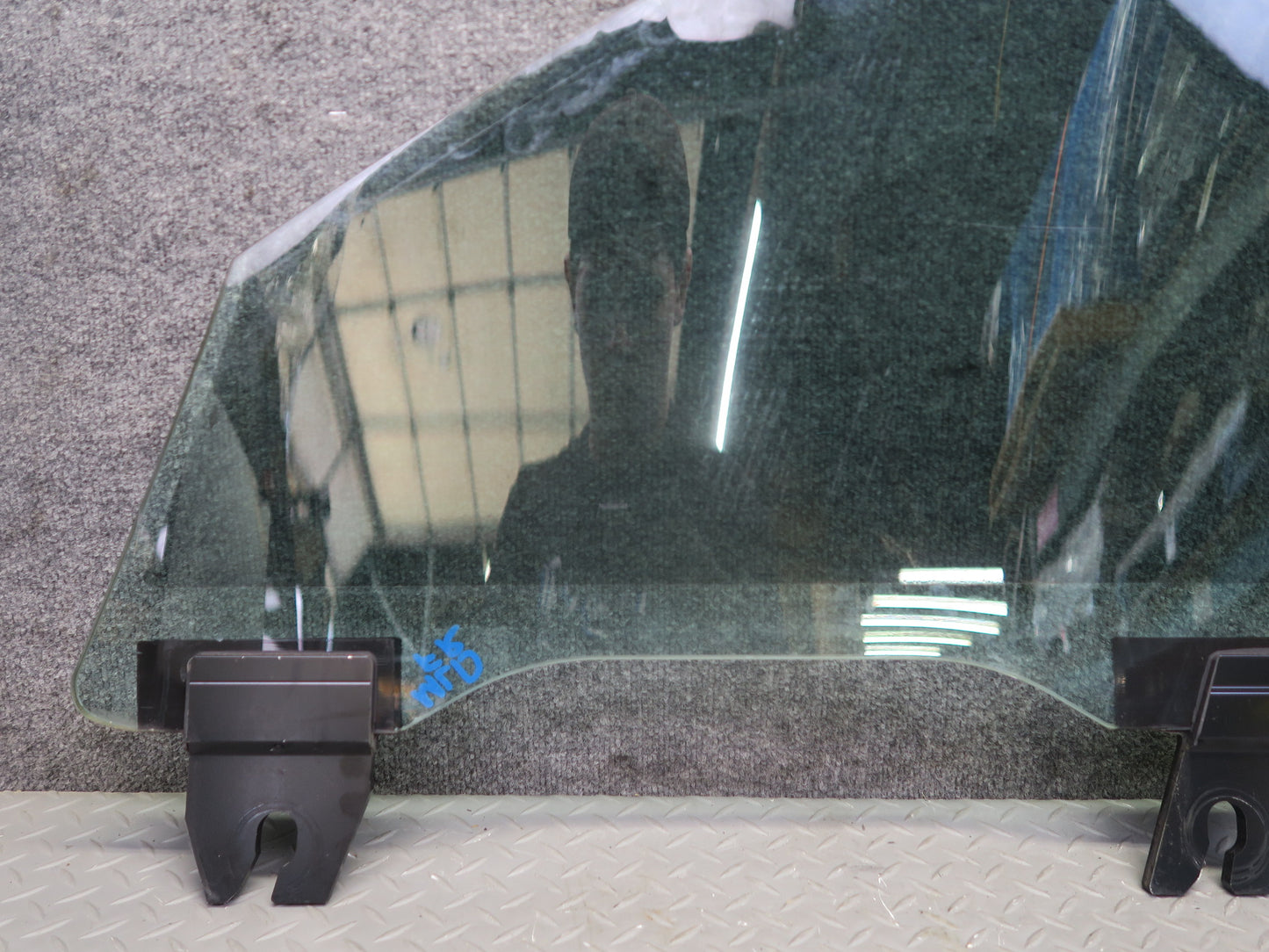 2017-2020 Maserati Levante M161 Front Right Door Glass Window