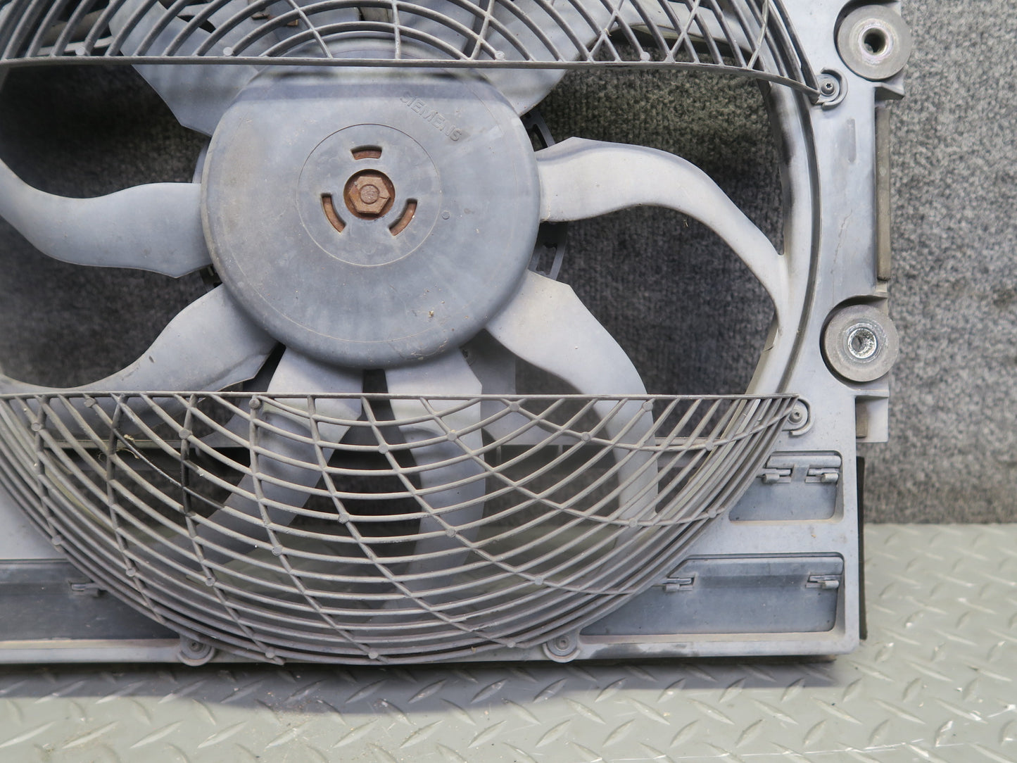 99-03 BMW E39 540ia A/C Condenser Auxiliary Pusher Cooling Fan 6921933 OEM