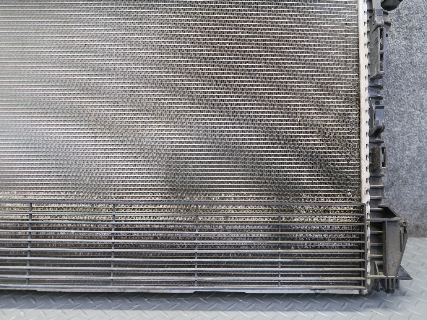 2015-2018 Porsche Macan Turbo 3.6L Engine Coolant Cooling Radiator