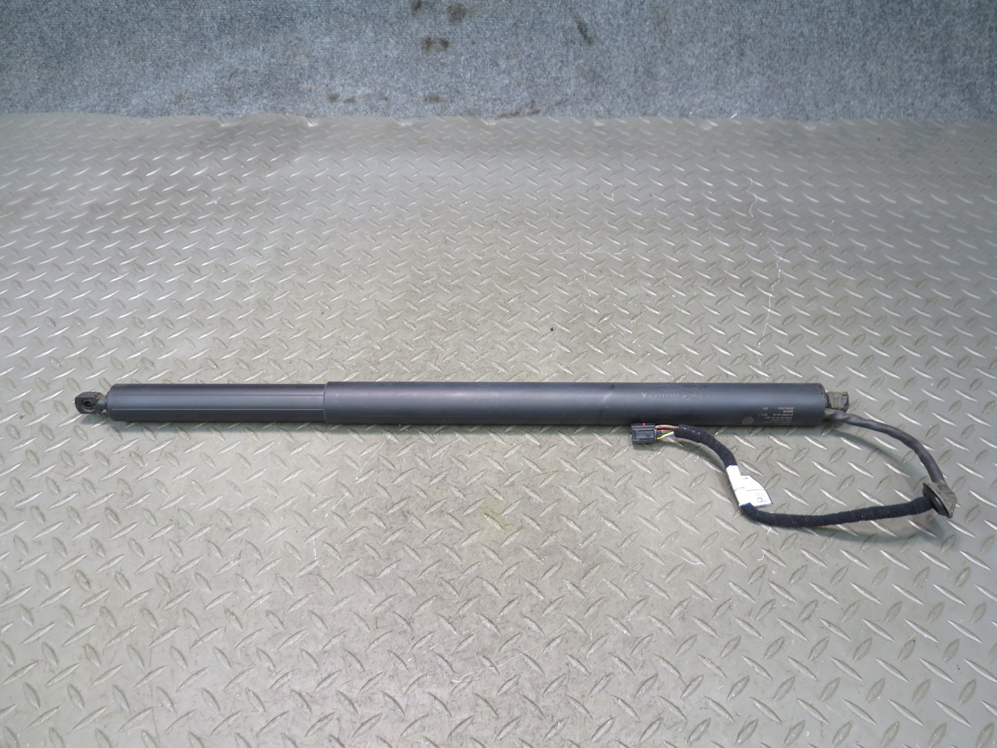 2017-2023 Alfa Romeo Stelvio Rear Liftgate Left Right Power Lift Shock Strut Set