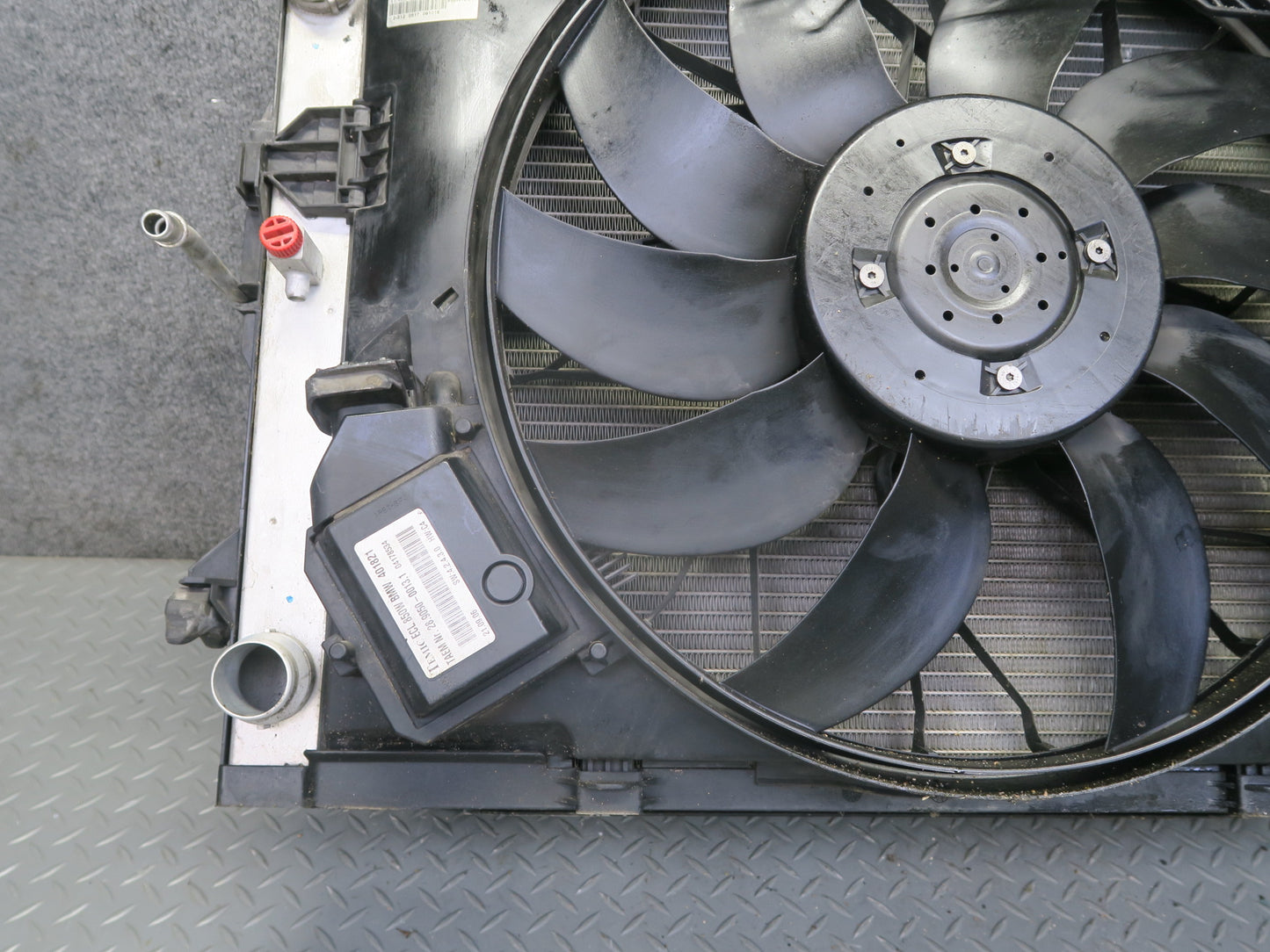 06-10 BMW E63 E64 M6 5.0L S85 Engine Radiator A/C Condenser Oil Cooler Fan Assy