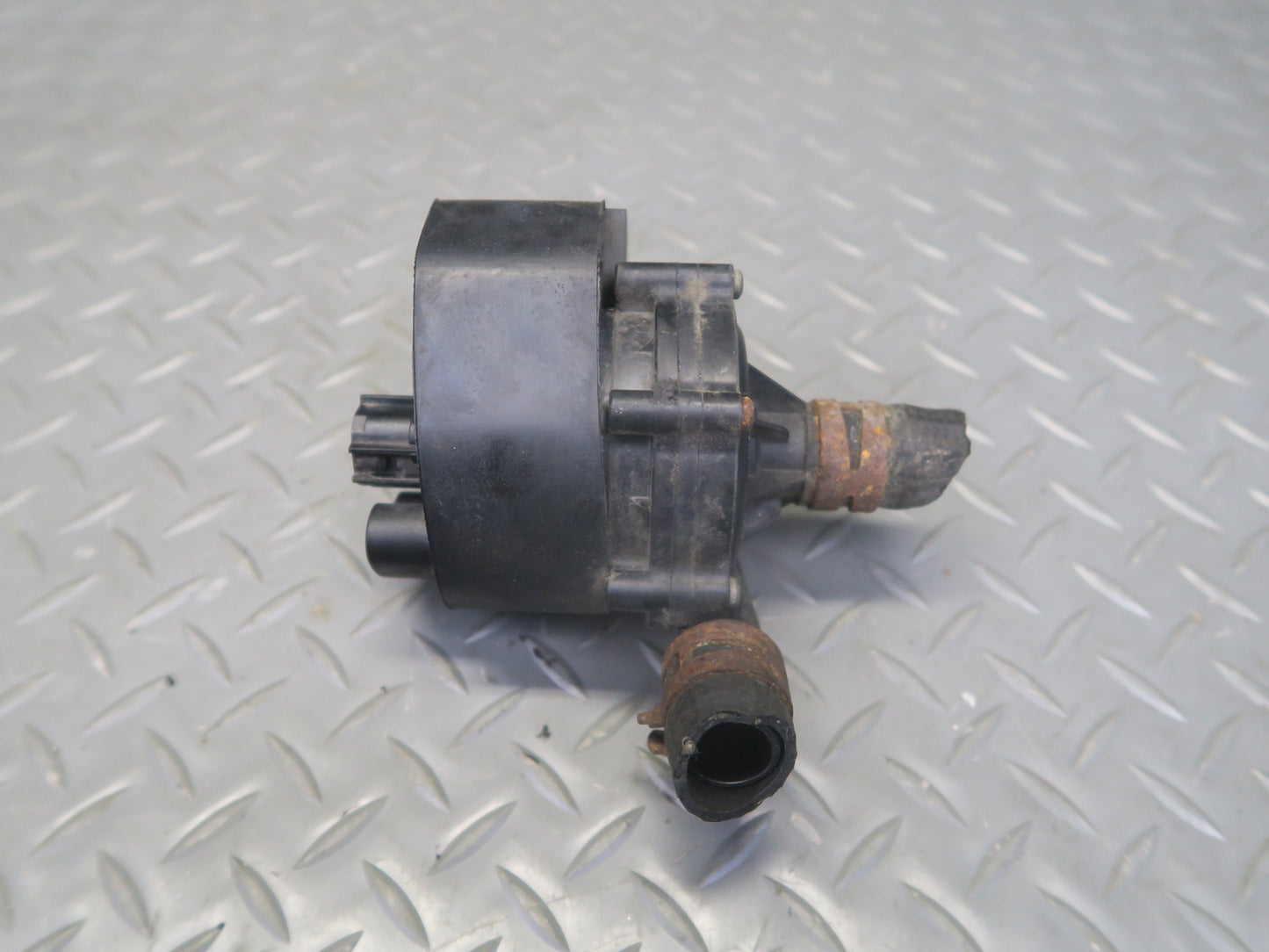2016-2019 Tesla Model S 75D Auxiliary Cooling Water Pump