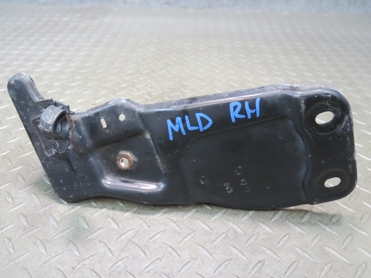 2017-2020 Maserati Levante M161 Radiator Left & Right Mount Support Set of 2