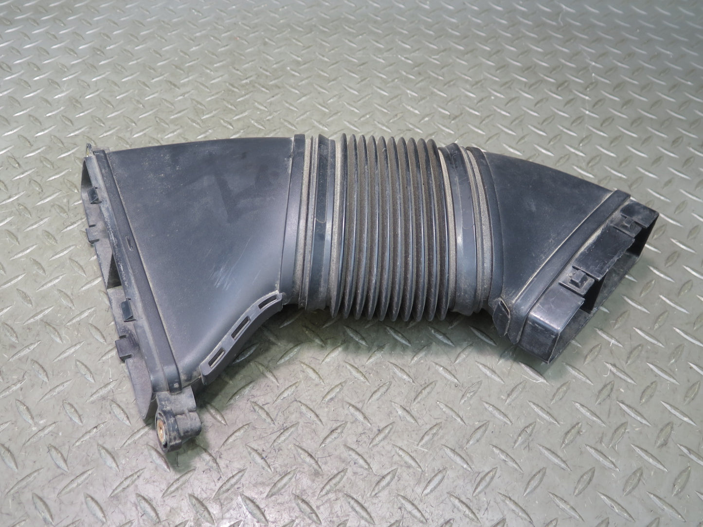 17-20 Maserati Levante M161 Left Air Intake Cleaner Filter Box Hose Tube Pipe