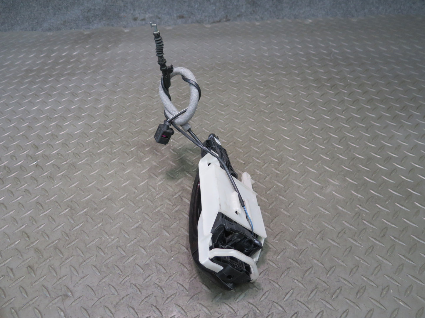2011-2018 Porsche Cayenne 958 Front Right Door Exterior Handle w Keyless Entry