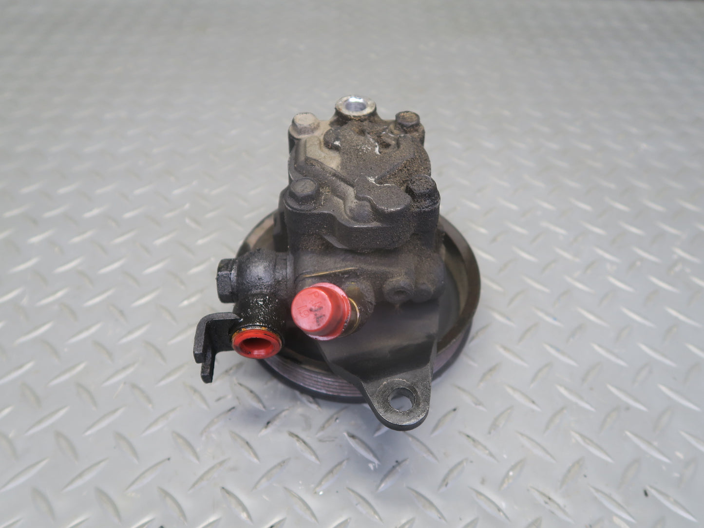 95-97 Nissan Gloria HY33 3.0L Power Steering Pump w Pulley 60K Miles OEM