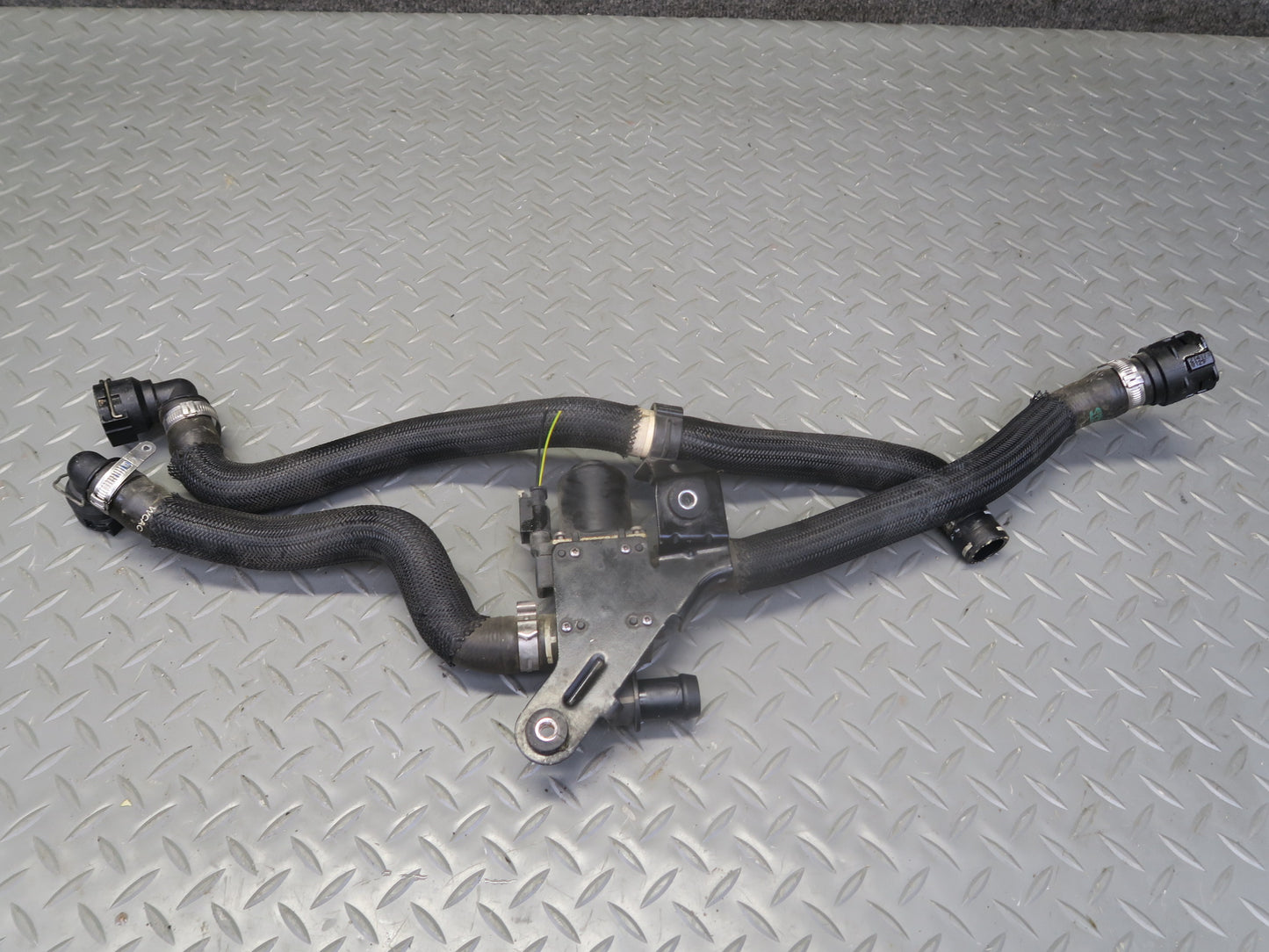 2017-2023 Alfa Romeo Stelvio 2.0L Coolant Hvac Heater Control Valve W/ Hoses