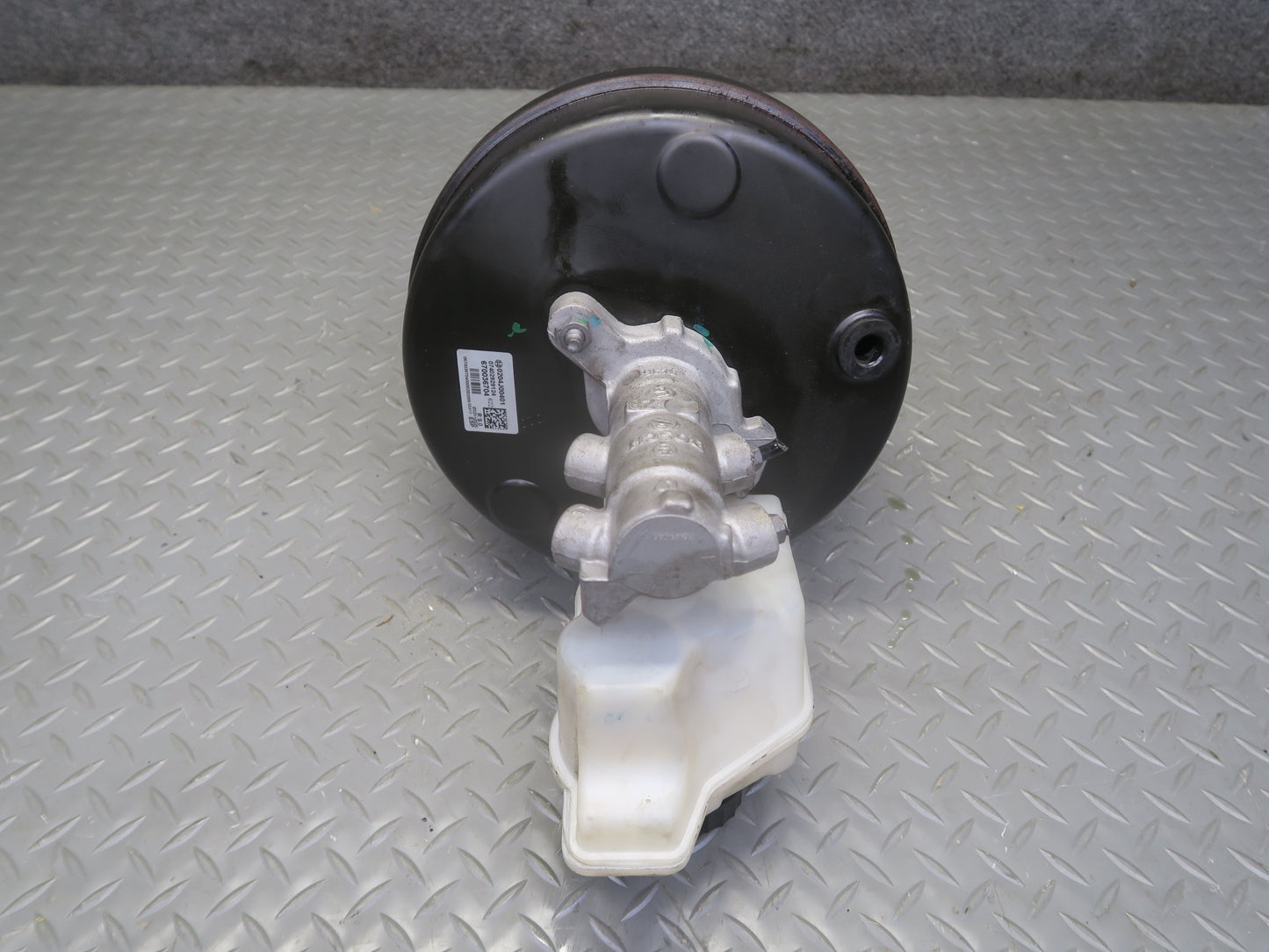 2017-2020 Maserati Levante M161 Brake Master Cylinder Booster Fluid Reservoir