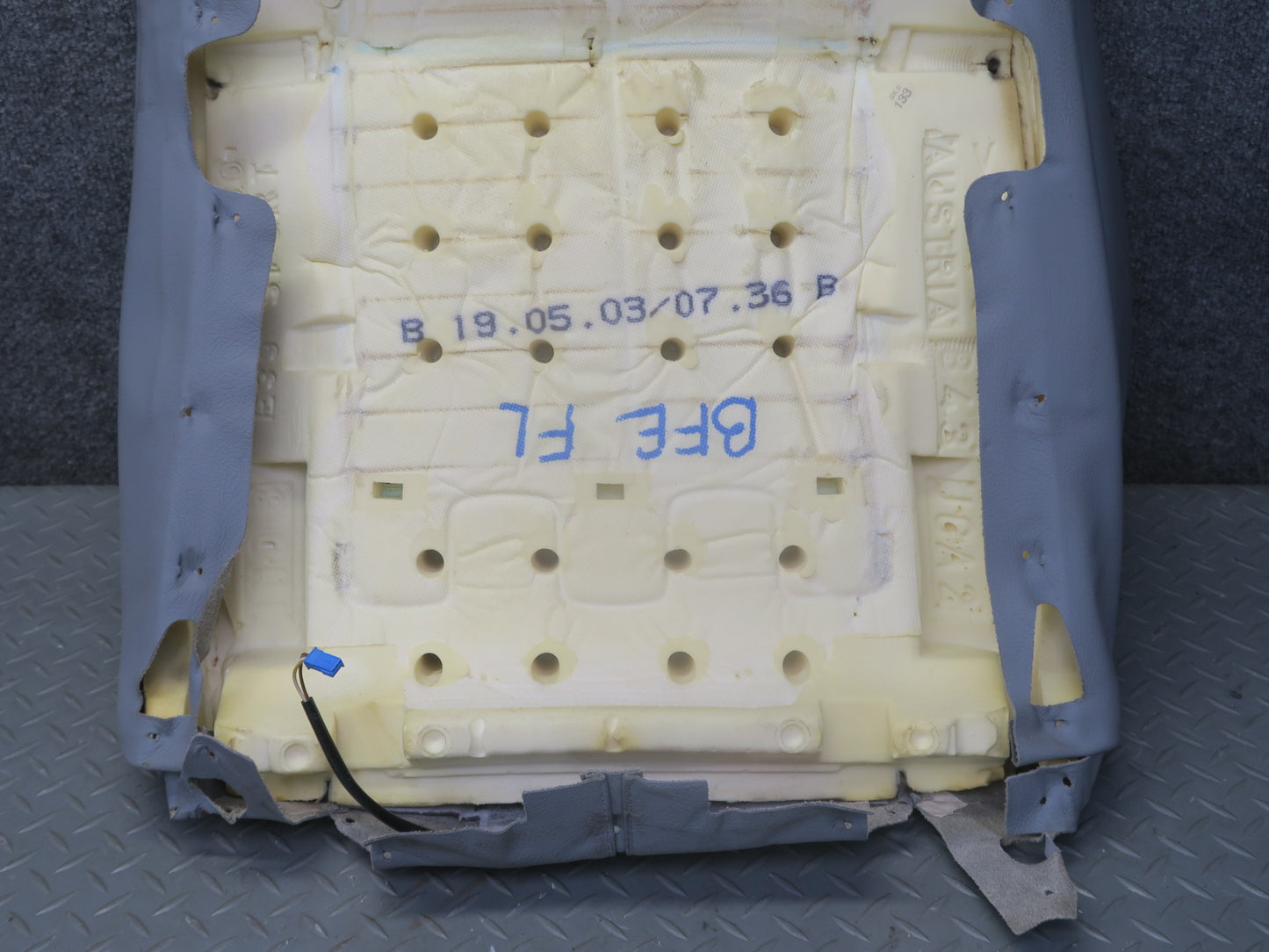99-03 BMW E39 540ia Front Left Sport Seat Upper Leather Cushion Gray OEM