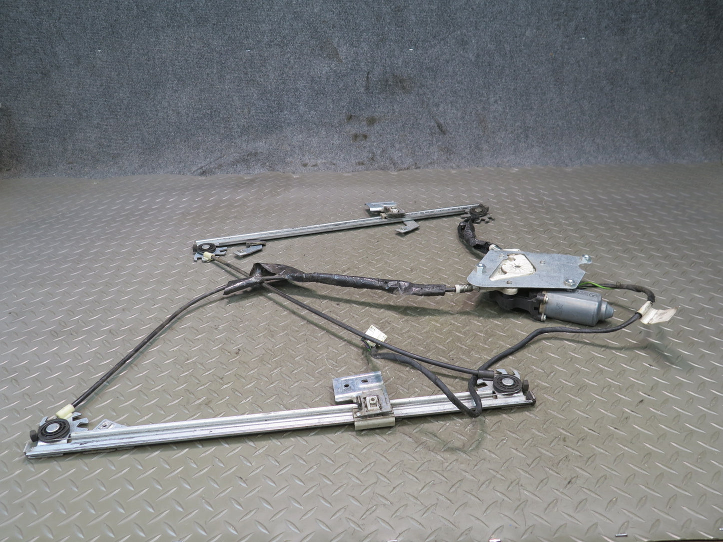 2002-2018 Mercedes W463 G500 G550 G55 Front Left Door Window Regulator w Motor