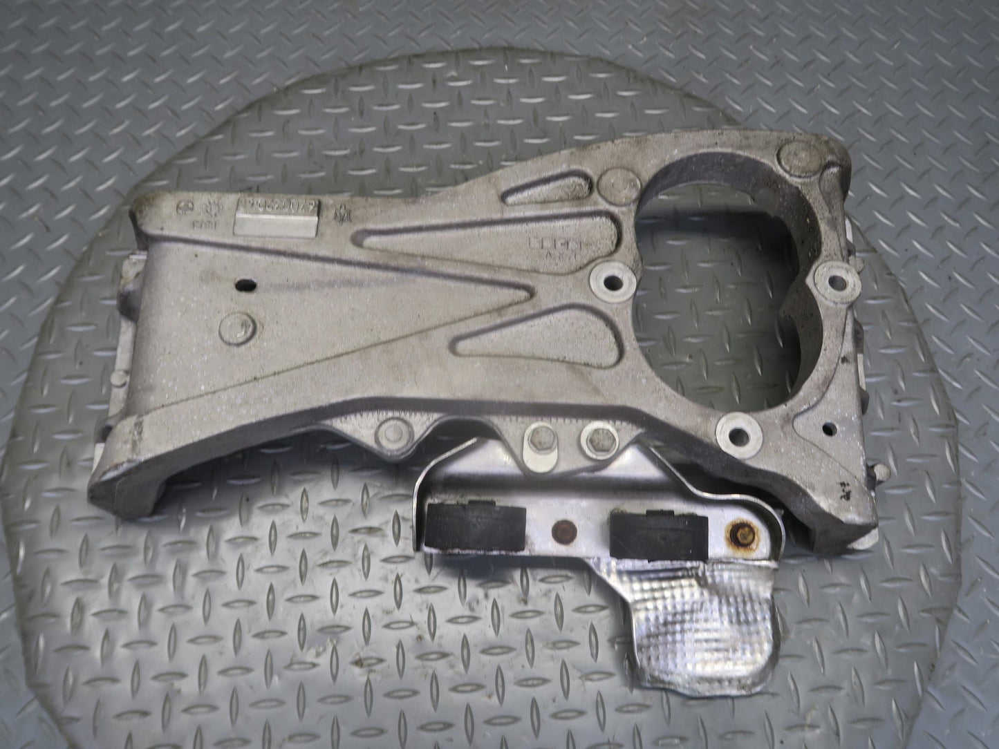 2017-2020 Maserati Levante M161 Automatic Transmission Mount Bracket Support
