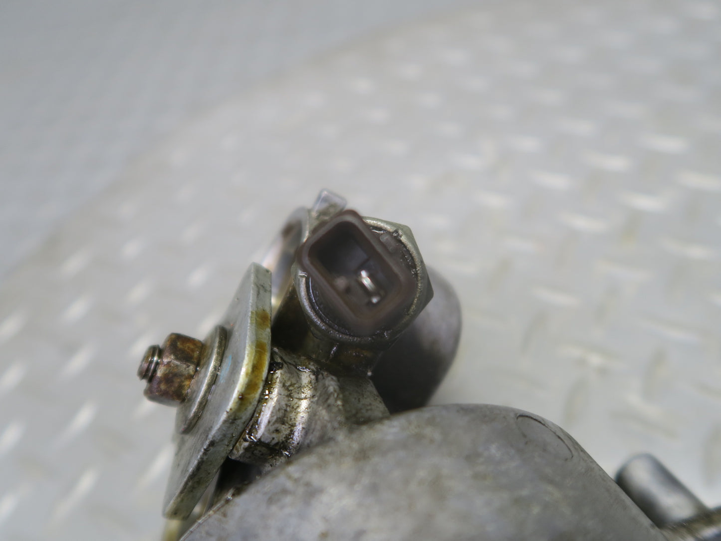 98-03 BMW E39 540ia M62 Engine Oil Filter Housing 7511169 OEM