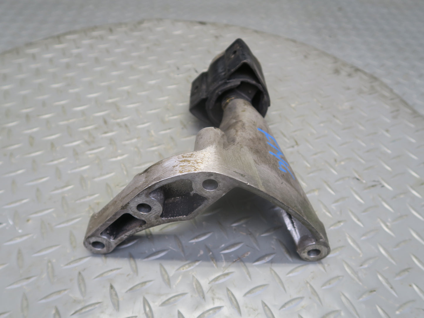 2002-2012 Mercedes W463 G500 Right Transfer Case Mount Support 4632850402