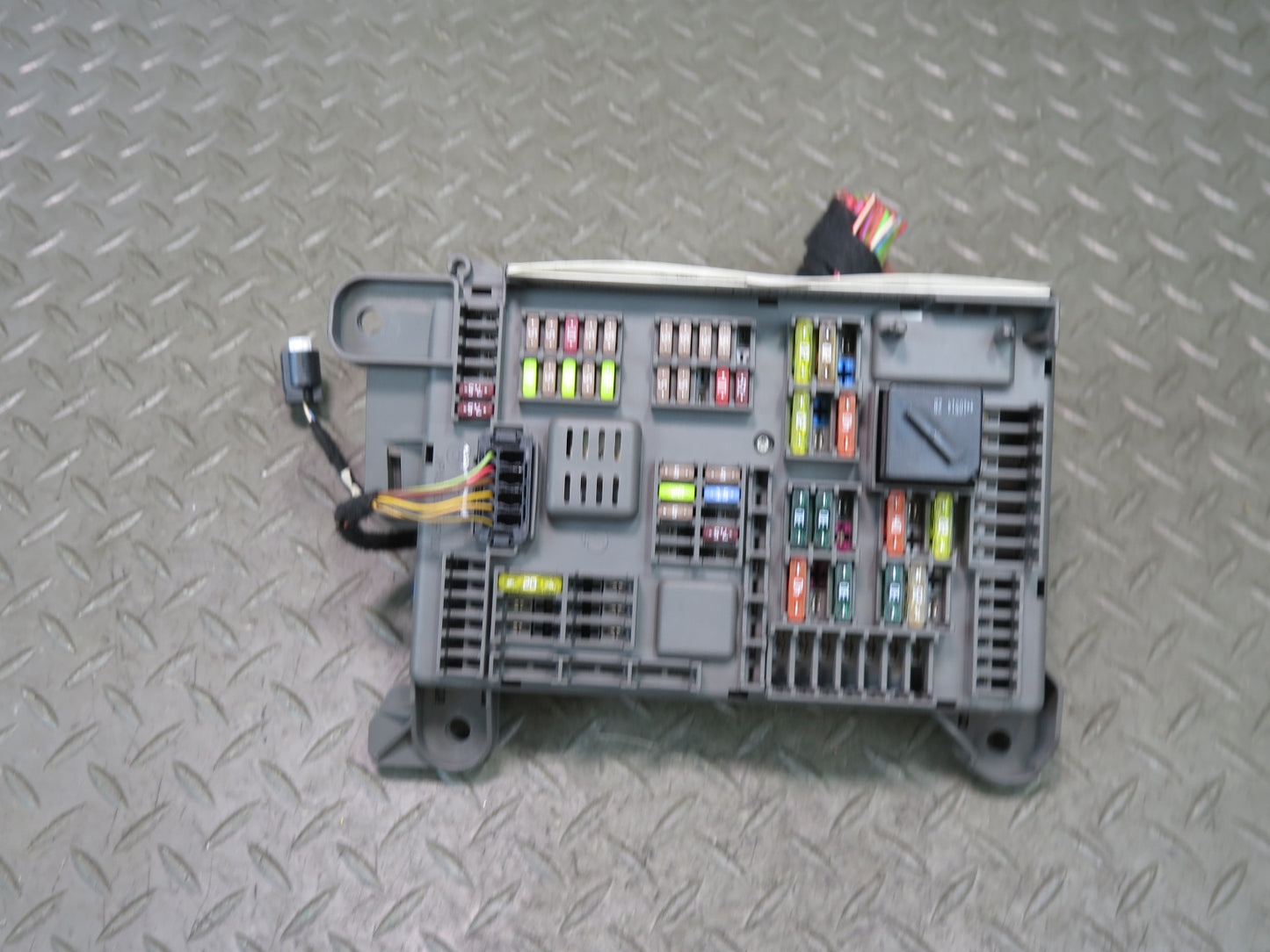 2008-2014 BMW E71 E72 X6 X6M Rear Power Distribution Fuse Relay Box 6931687