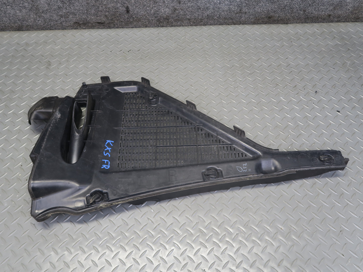 2008-2014 BMW E71 E72 X6 X6M Front Right Cabin Air Filter Cover
