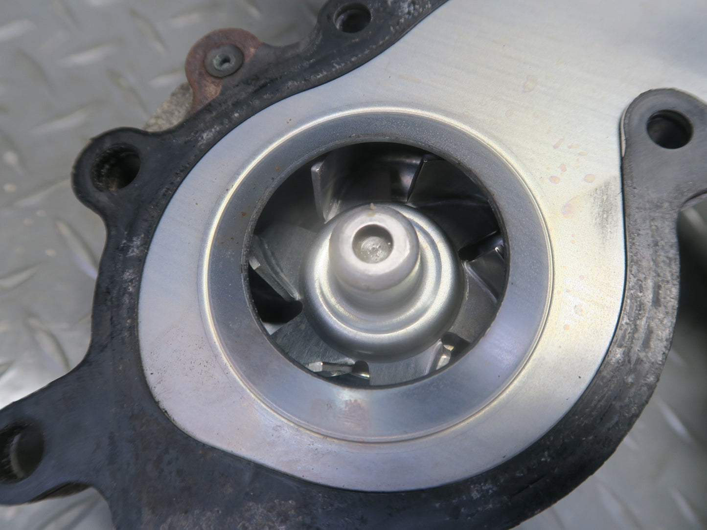 06-13 Lexus GSE20L IS250 2.5L 4GRFSE Engine Motor Water Pump w Thermostat OEM
