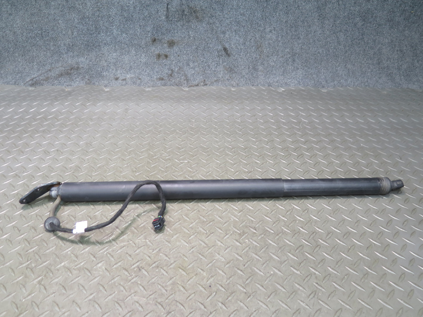 2011-2018 Porsche Cayenne 958 Rear Trunk Lift Shock Strut Support Set of 2