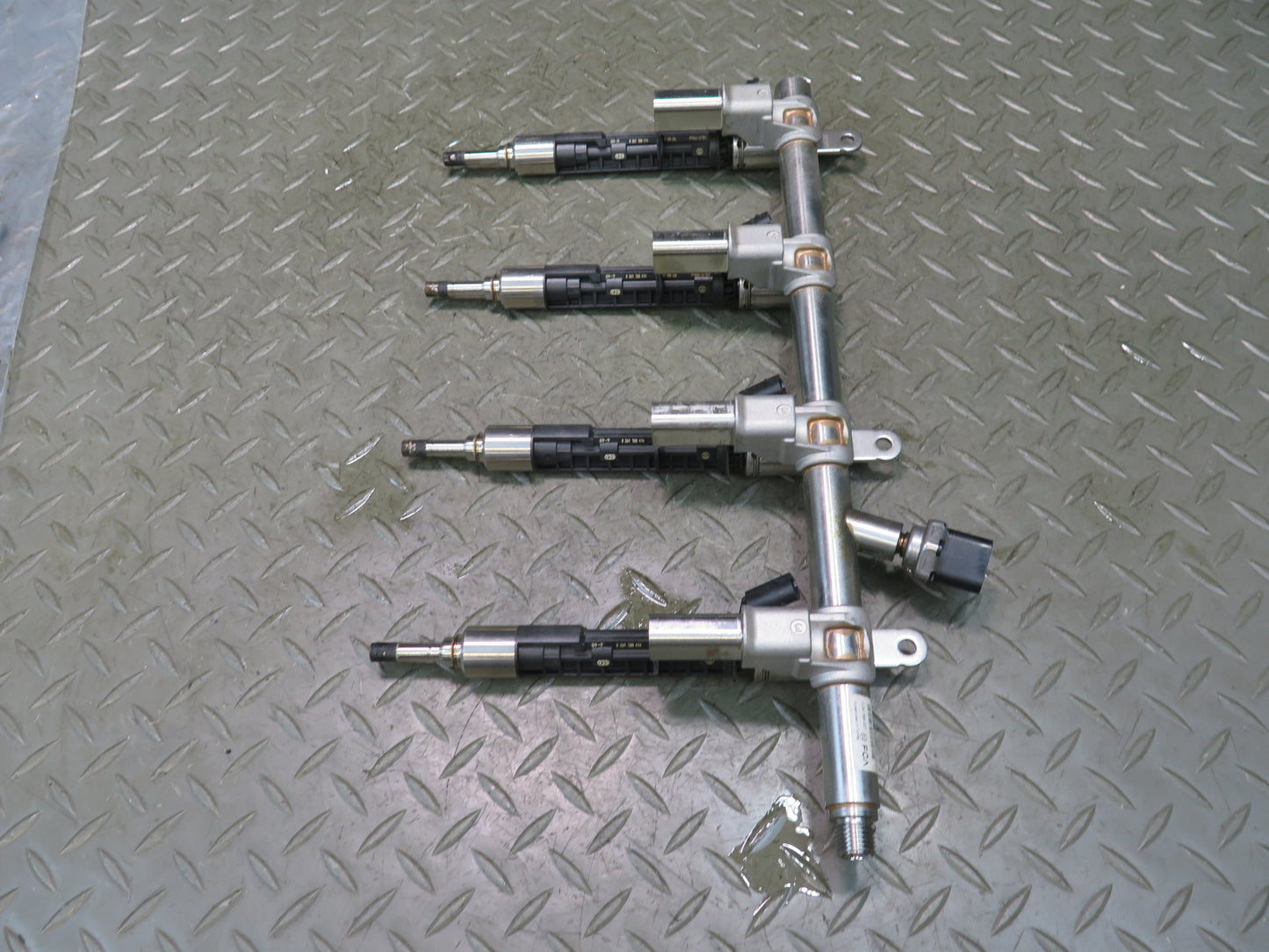 2017-2023 Alfa Romeo Stelvio 2.0L Engine Fuel Injection Rail Line W/ Injectors