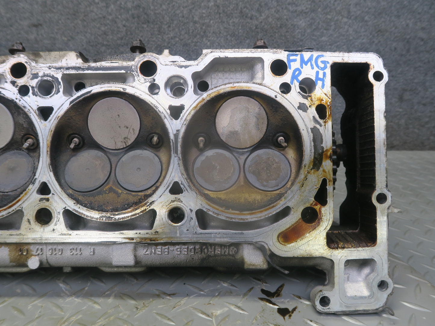 02-05 Mercedes W463 G500 M113 Engine Right Cylinder Head w Camshaft 1130161701
