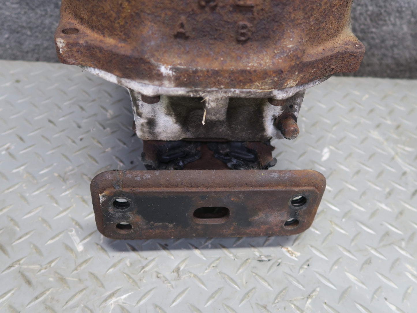 84-87 Nissan Z31 300ZX NA Rear Axle Differential Carrier 3.7 Ratio OEM