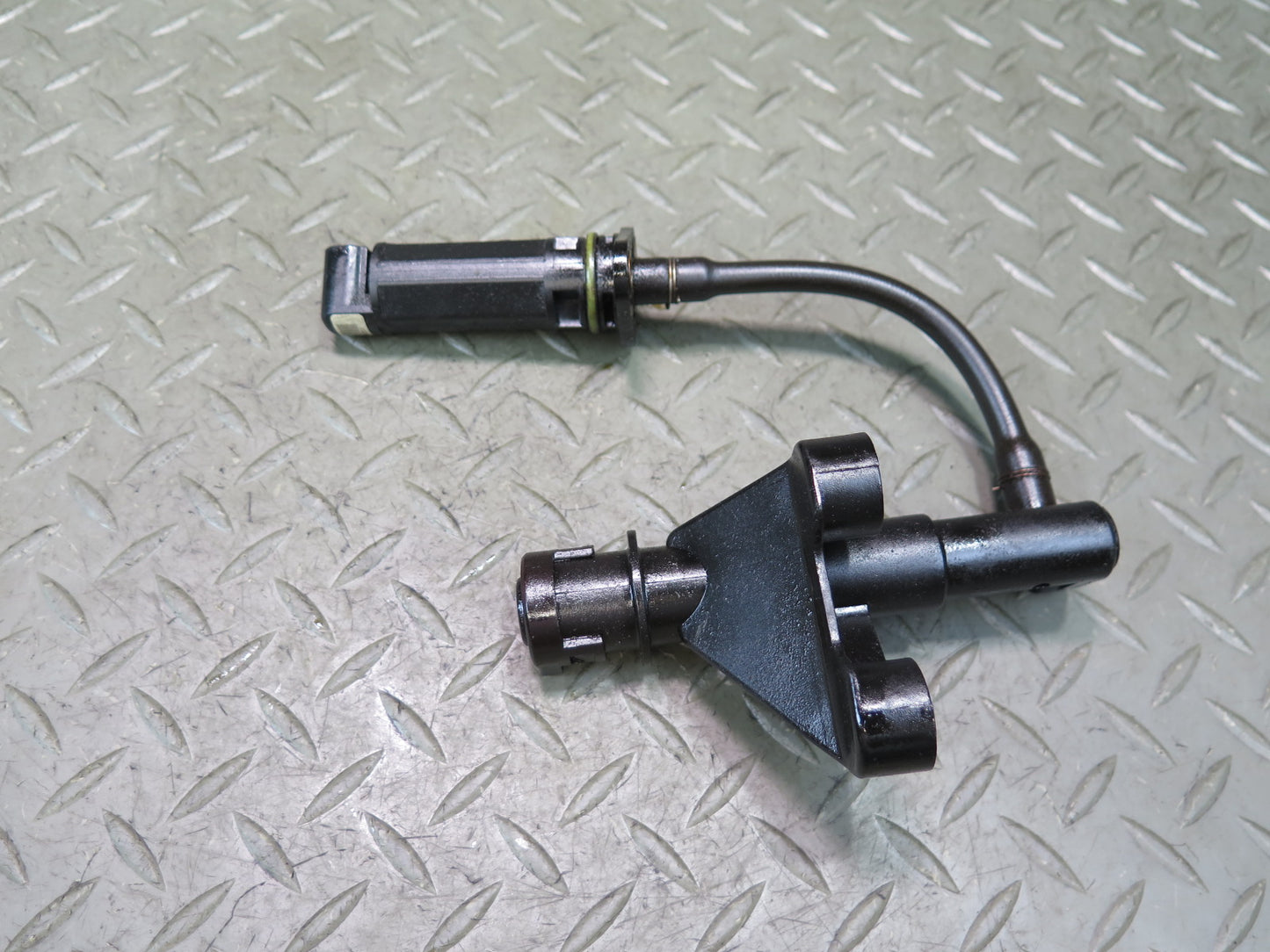 2002-2005 Mercedes W463 G500 Engine Motor Oil Level Sensor