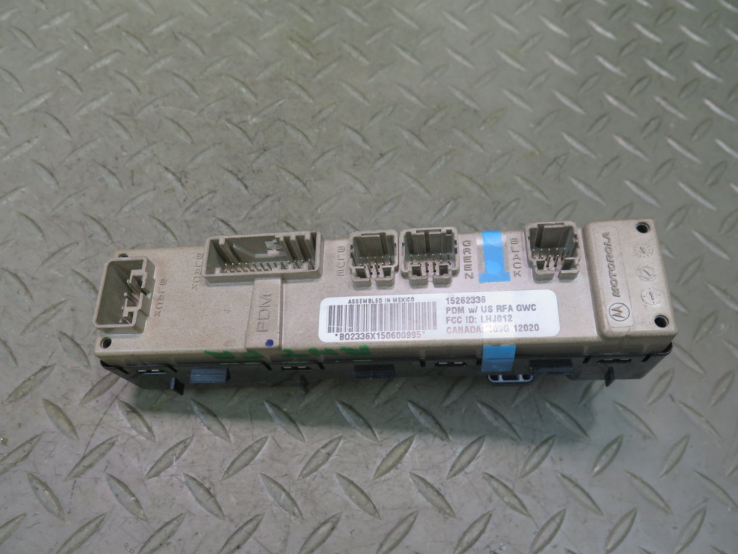 2003-2007 Hummer H2 Front Right Side Door Window Switch 15262336