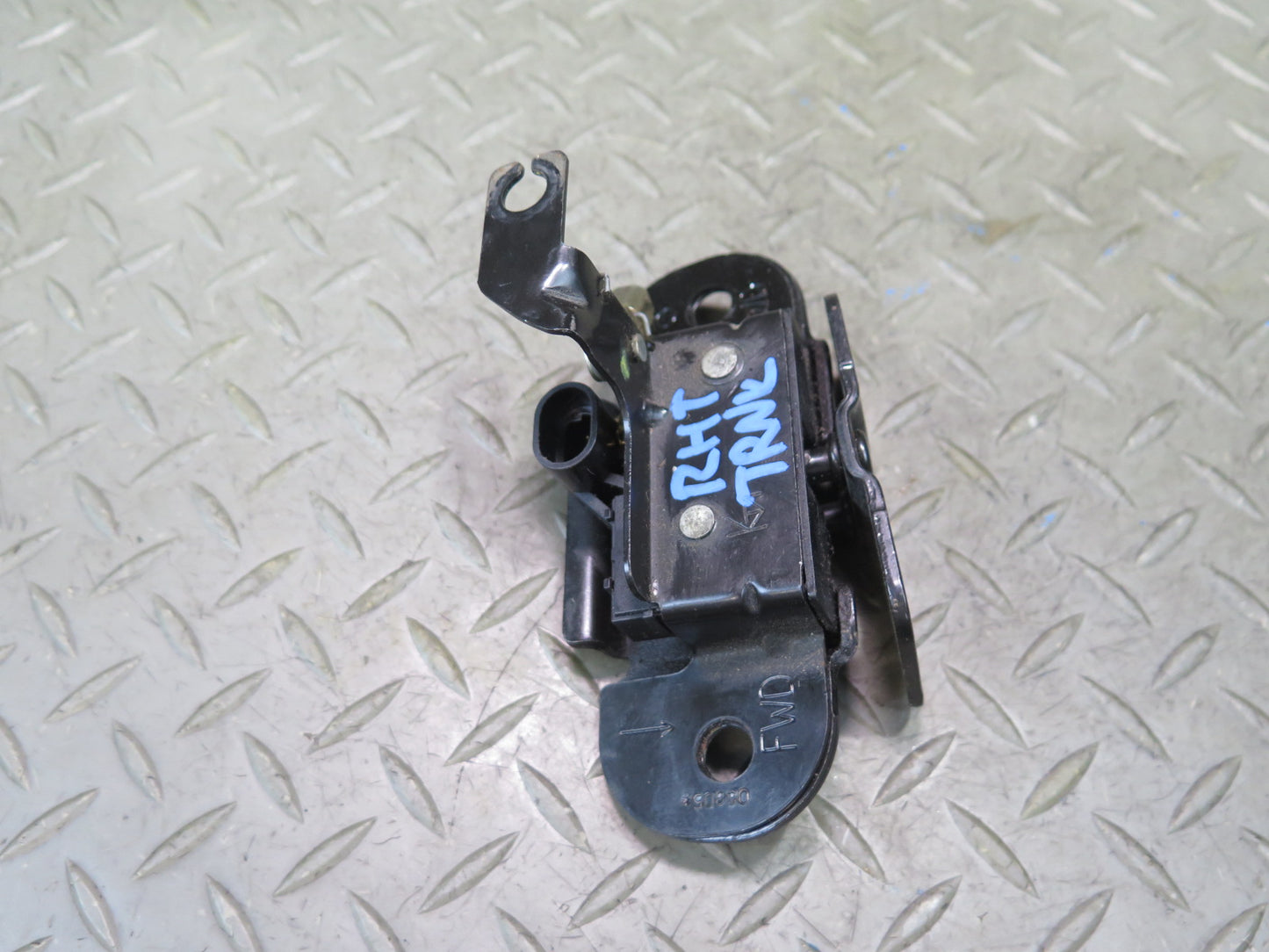 2003-2009 Hummer H2 Rear Trunk Lid Tailgate Liftgate Lock Latch Set