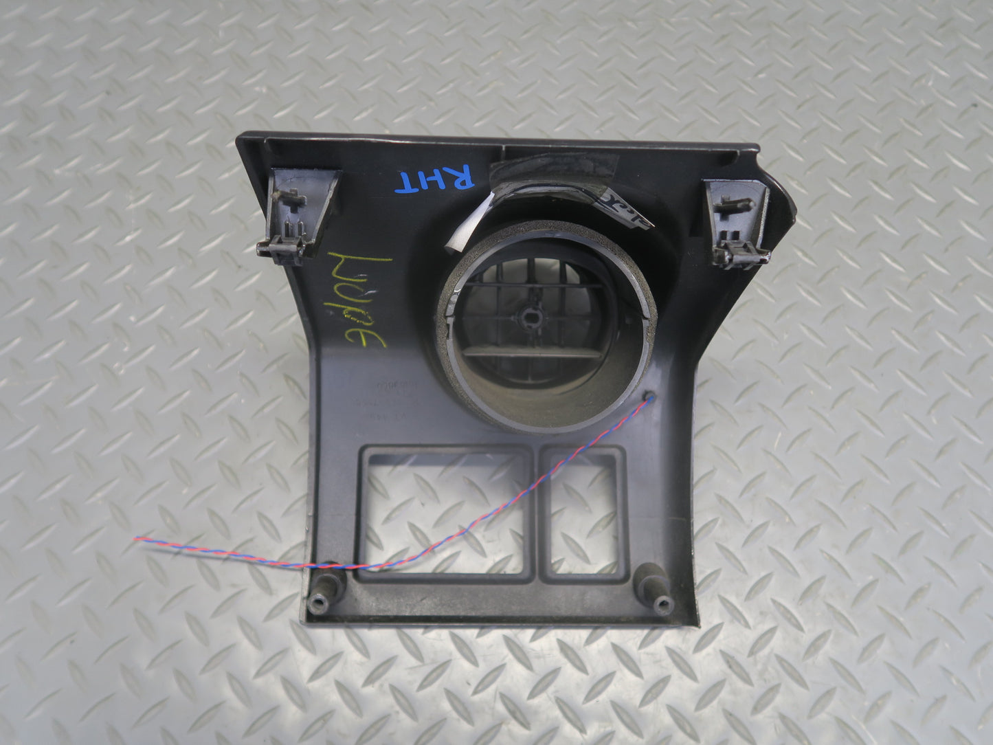 2003-2007 Hummer H2 Dash Front Left A/C Air Vent Grille Trim 15189808