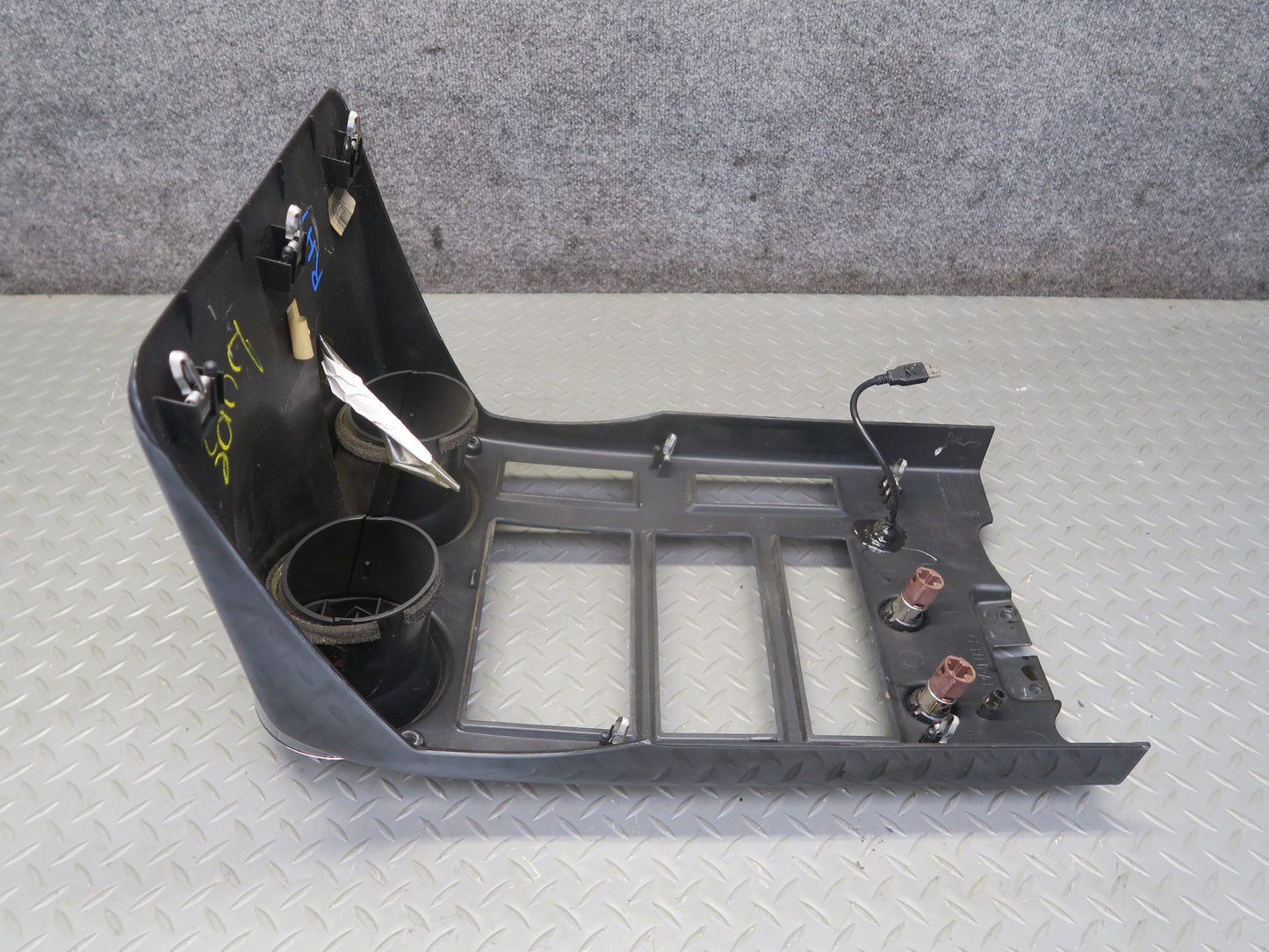 2003-2007 Hummer H2 Front Dash Center Console Radio Panel Trim Bezel Air Vent