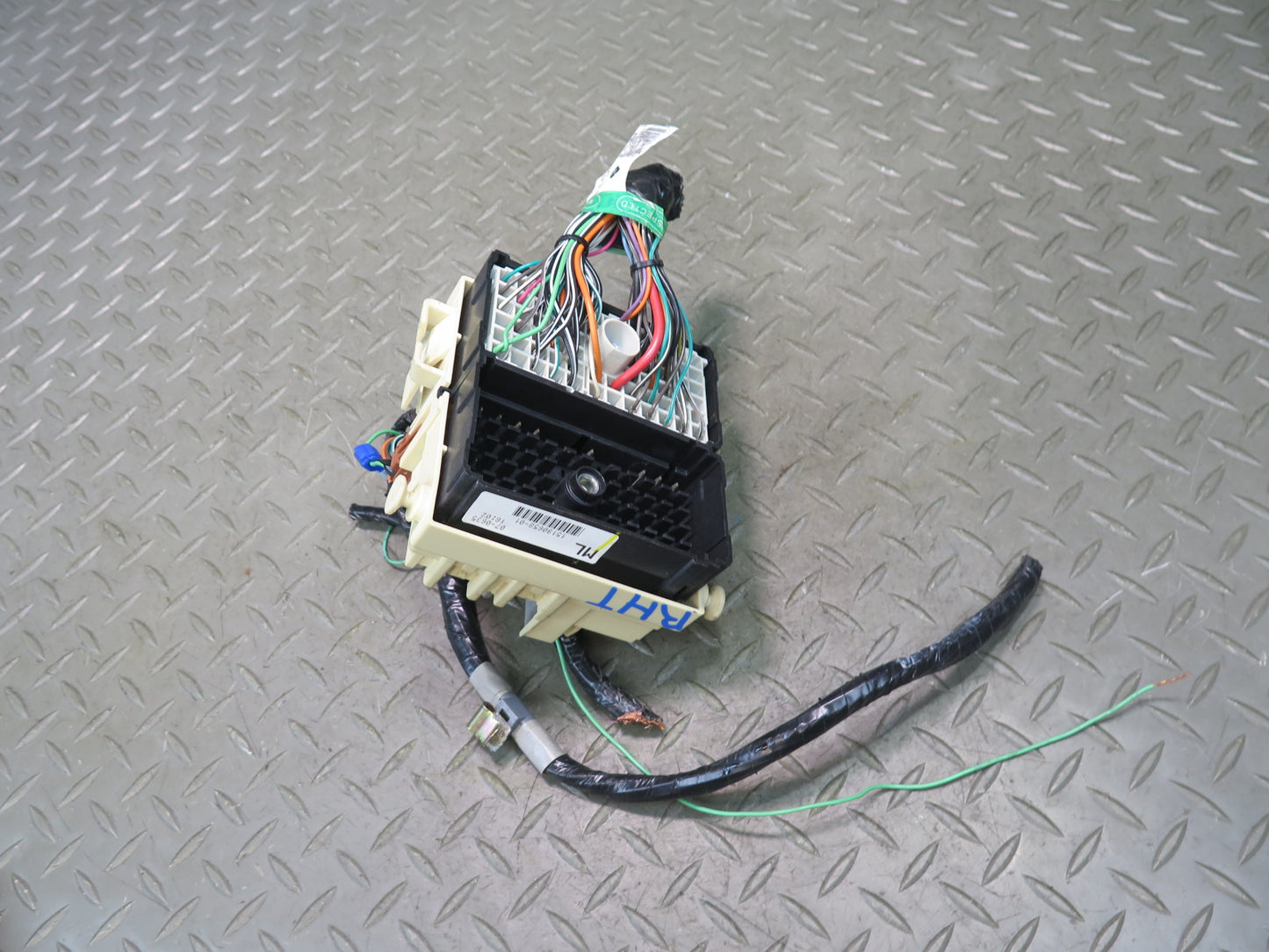 2003-2007 Hummer H2 Dash Board Relay Fuse Junction Box 15190658