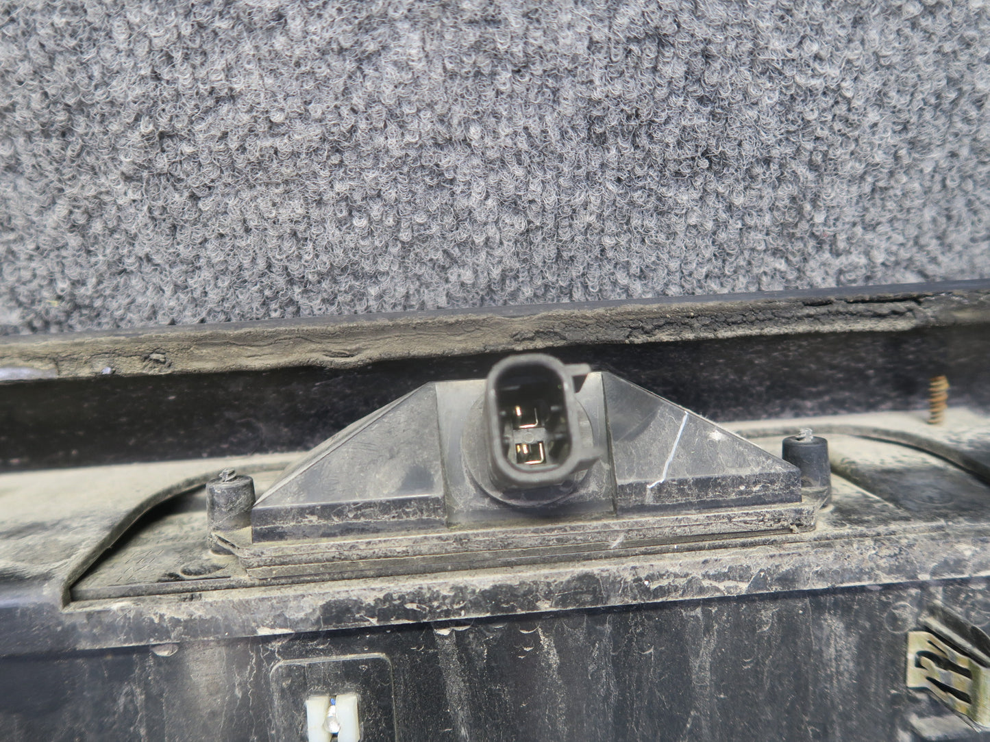 2003-2005 Hummer H2 Rear Trunk Lid Liftgate License Plate Panel W/ Handle