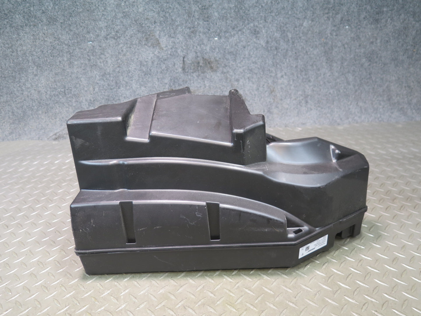 2011-2018 Porsche Cayenne 958 Bose Rear Subwoofer Speaker Box Assembly