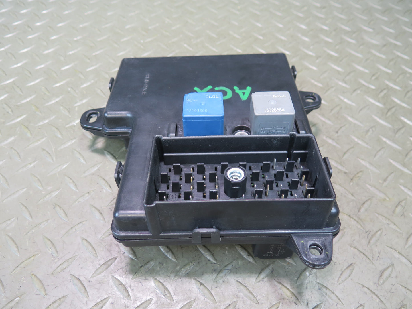 2006 Cadillac XLR BCM BCU Body Cabin Control Module Unit Fuse Box 15850986