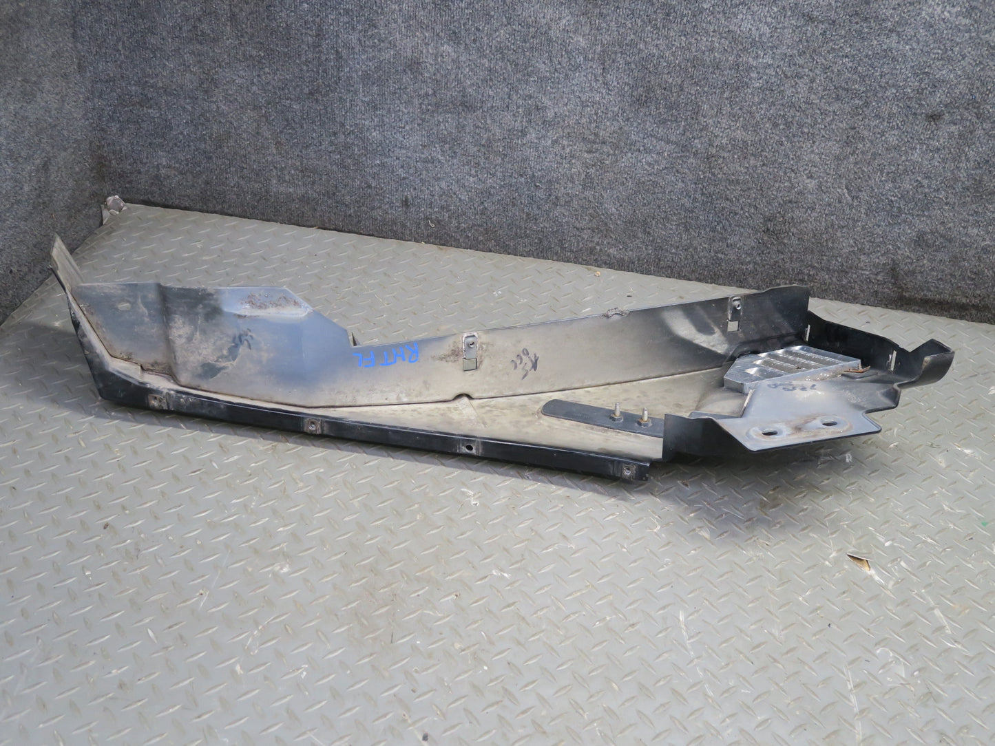 2003-2009 Hummer H2 Front Left Driver Side Fender Shell Cover Panel 15062999