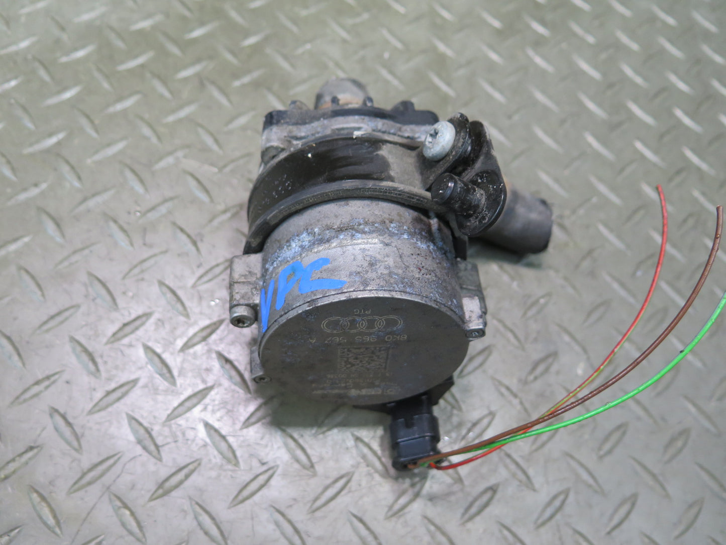 2015-2018 Porsche Cayenne 958 E-hybrid Auxiliary Coolant Water Pump 8K0965567A