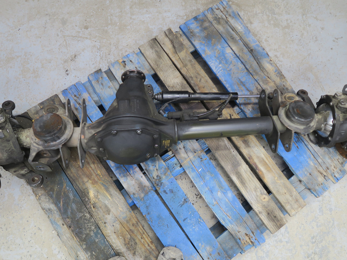 2002-2008 Mercedes W463 G500 AWD Front Axle Differential Carrier Wheel Hub Assy