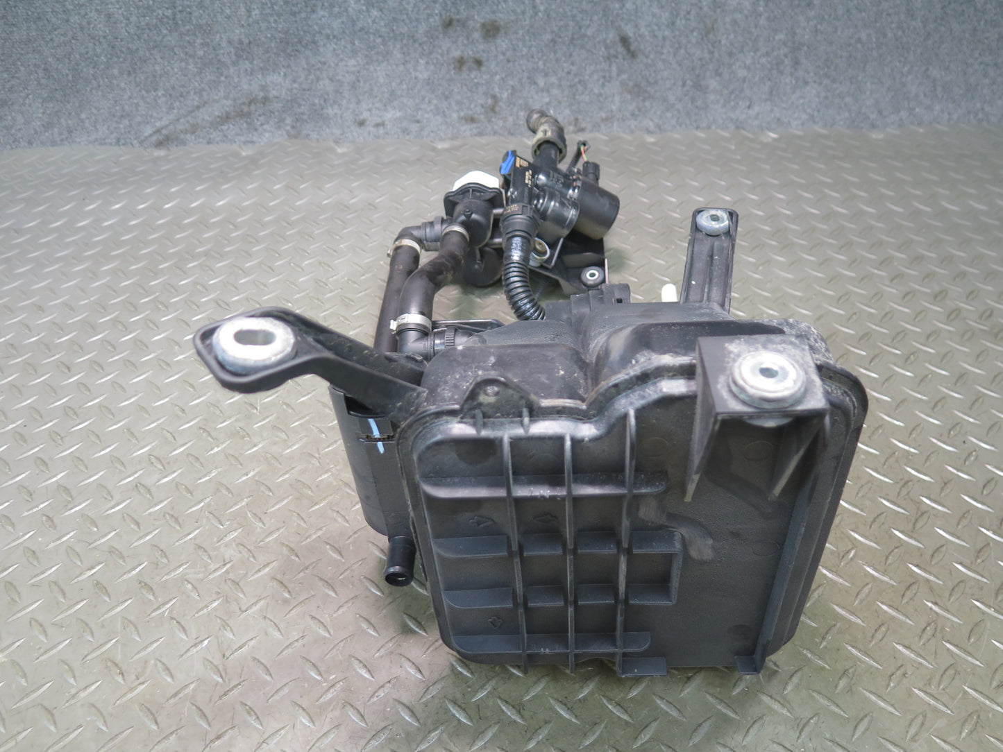 2015-2018 Porsche Cayenne S 958 E-hybrid Fuel Evaporator Box Charcoal Canister