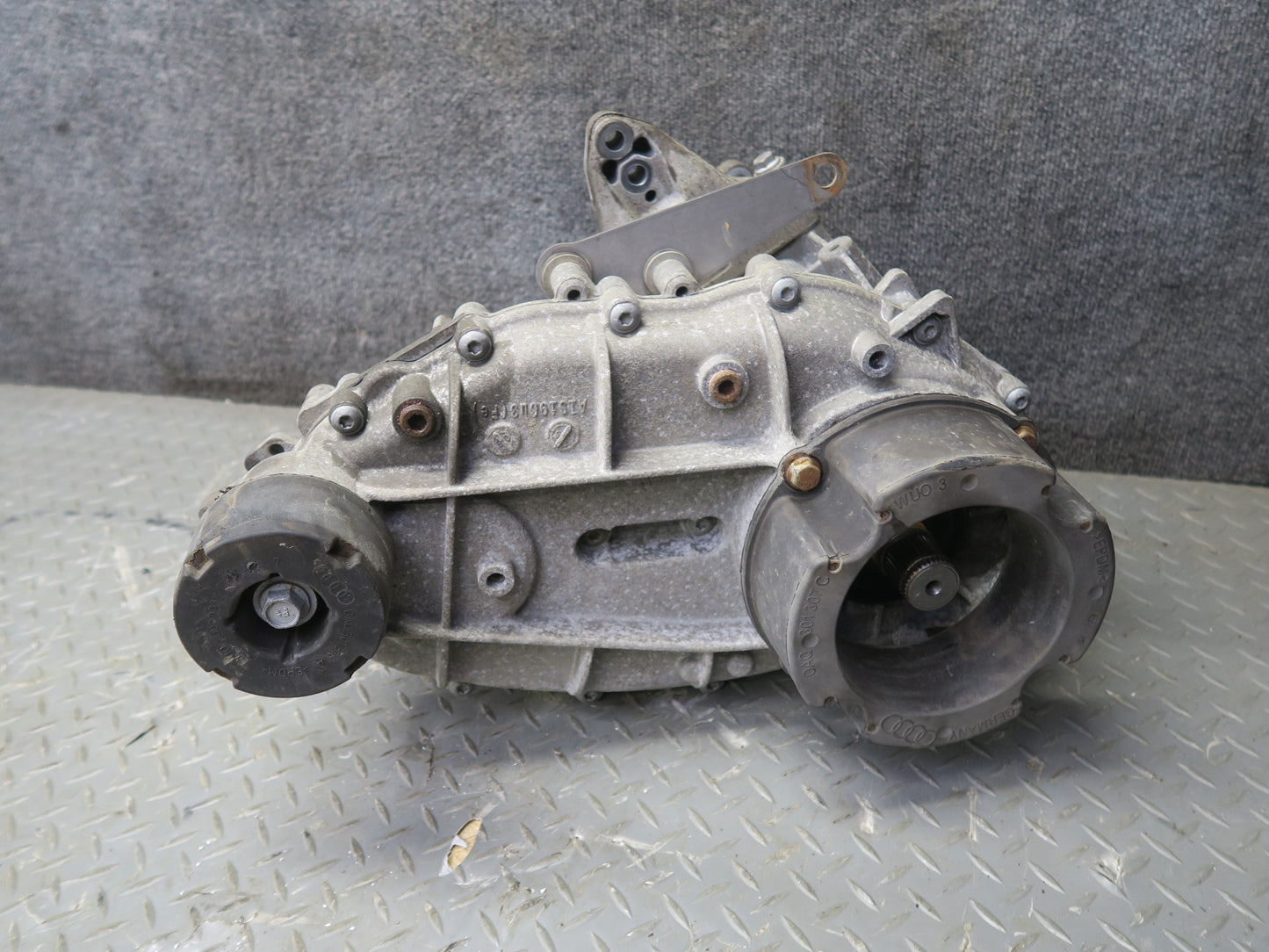 2011-2018 Porsche Cayenne S 958 E-hybrid Transmission Transfer Case Box 127K