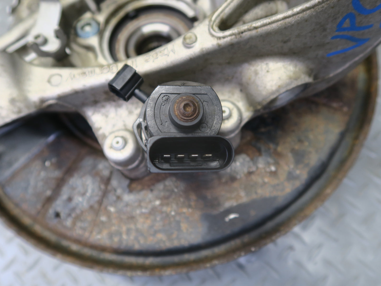 2011-2018 Porsche Cayenne 958 AWD Rear Left Spindle Knuckle Wheel Hub Bearing