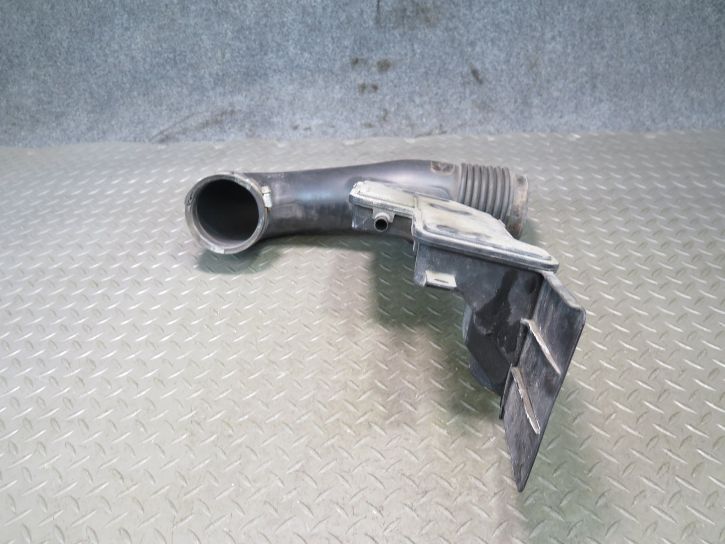 01-03 Lexus UCF30L LS430 Air Intake Cleaner Pipe Hose Resonator 17875-50240 OEM