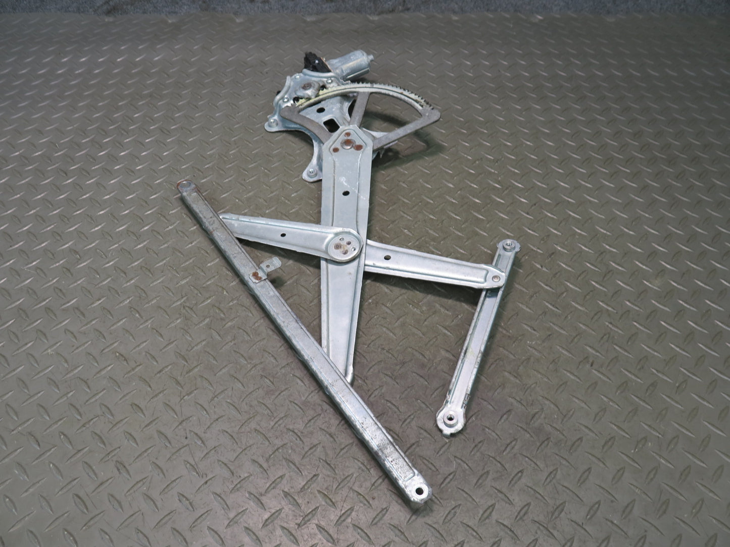 2003-2009 Lexus UZJ120L GX470 Front Left Door Window Regulator w Motor
